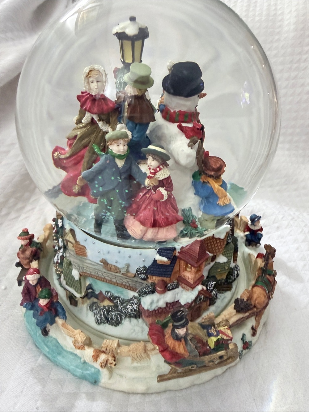 Large Animated Christmas Musical Snow Globe 7" Works. Like New! - Picture 4 of 9